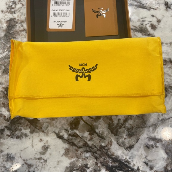 MCM Light Pink Clutch with Logo Pattern - Picture 4 of 7